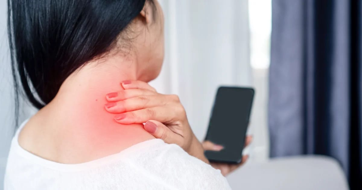 hình ảnh đau mỏi cổ vai gáy