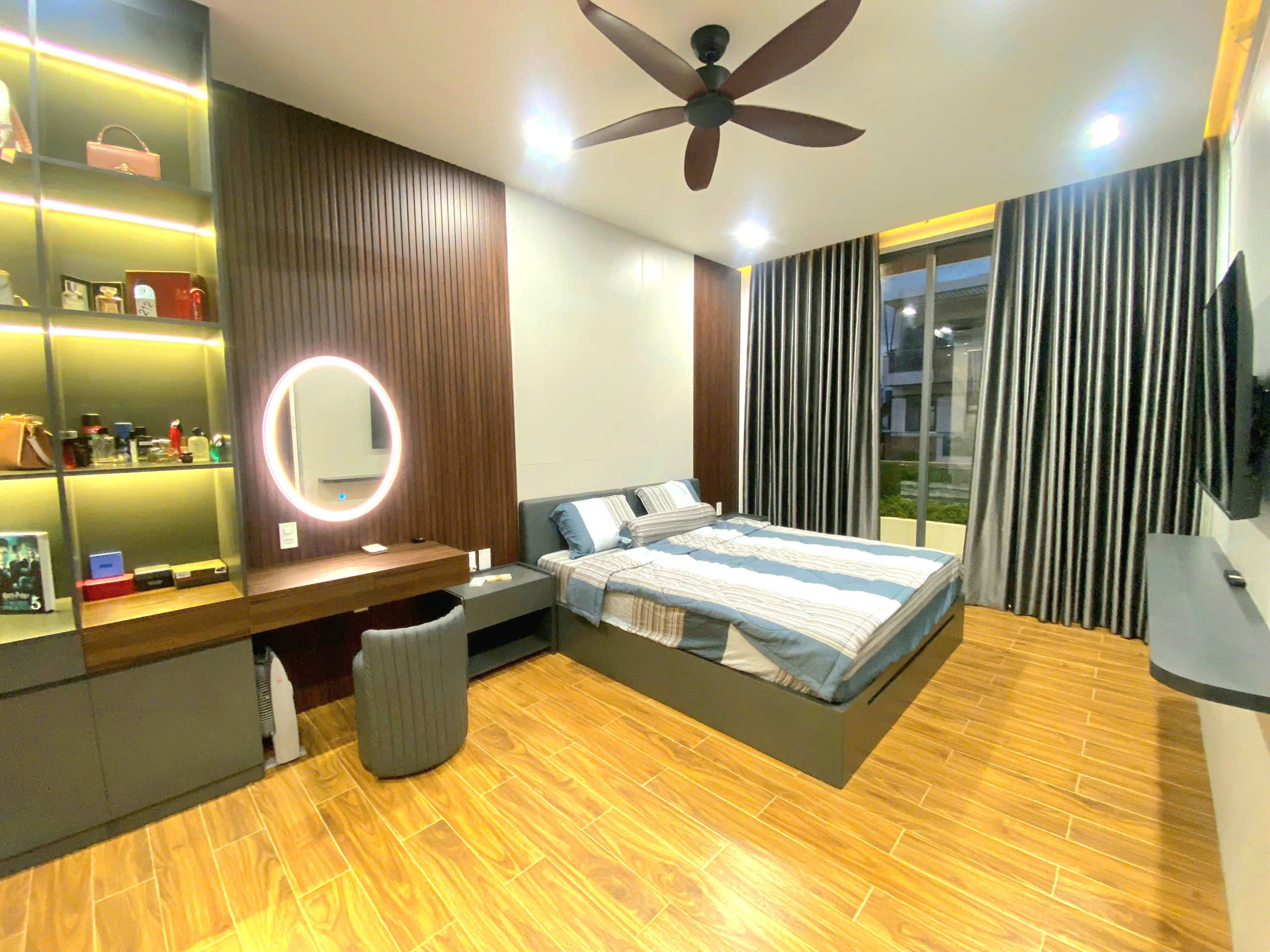 Nhà phố 3 tầng hiện đại