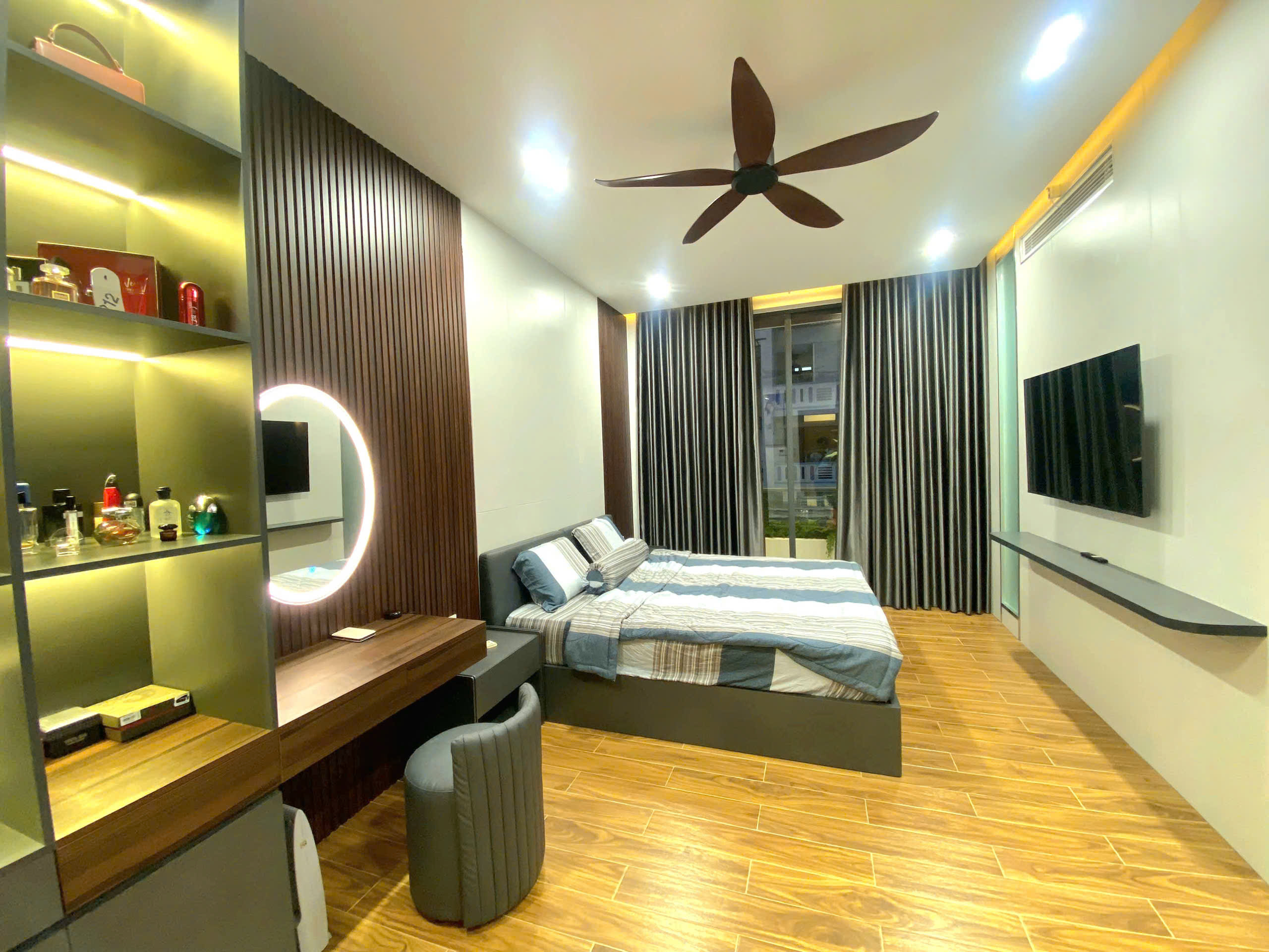 Nhà phố 3 tầng hiện đại