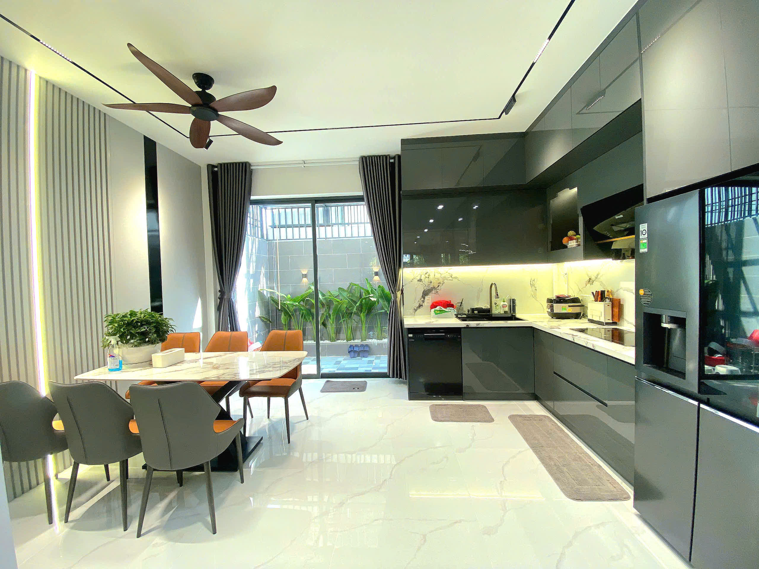 Nhà phố 3 tầng hiện đại